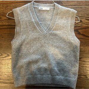 Zara Women's V-Neck Sweater Vest in Gray